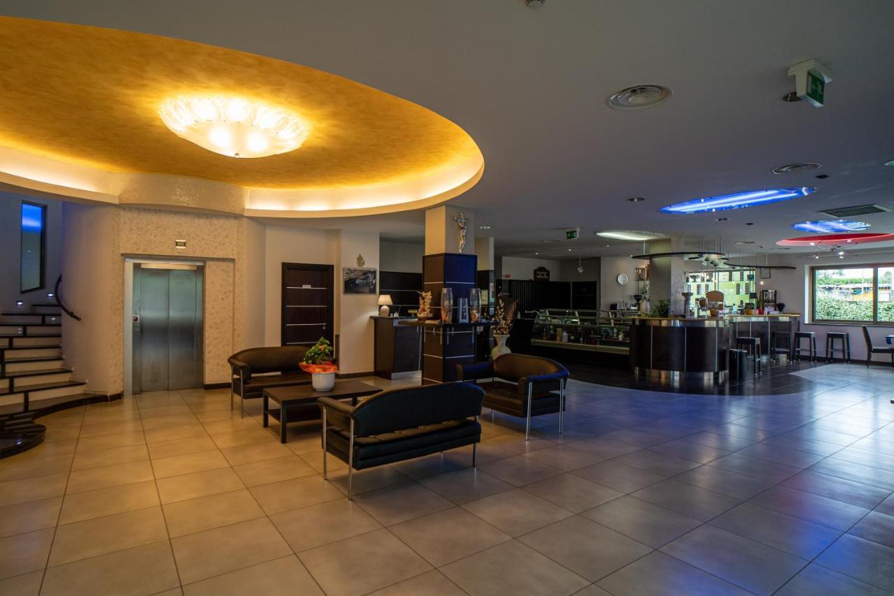 Hotel Insteia Polla Extérieur photo