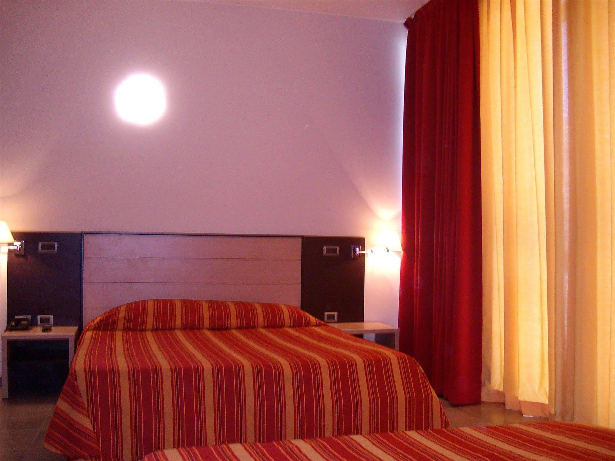 Hotel Insteia Polla Extérieur photo