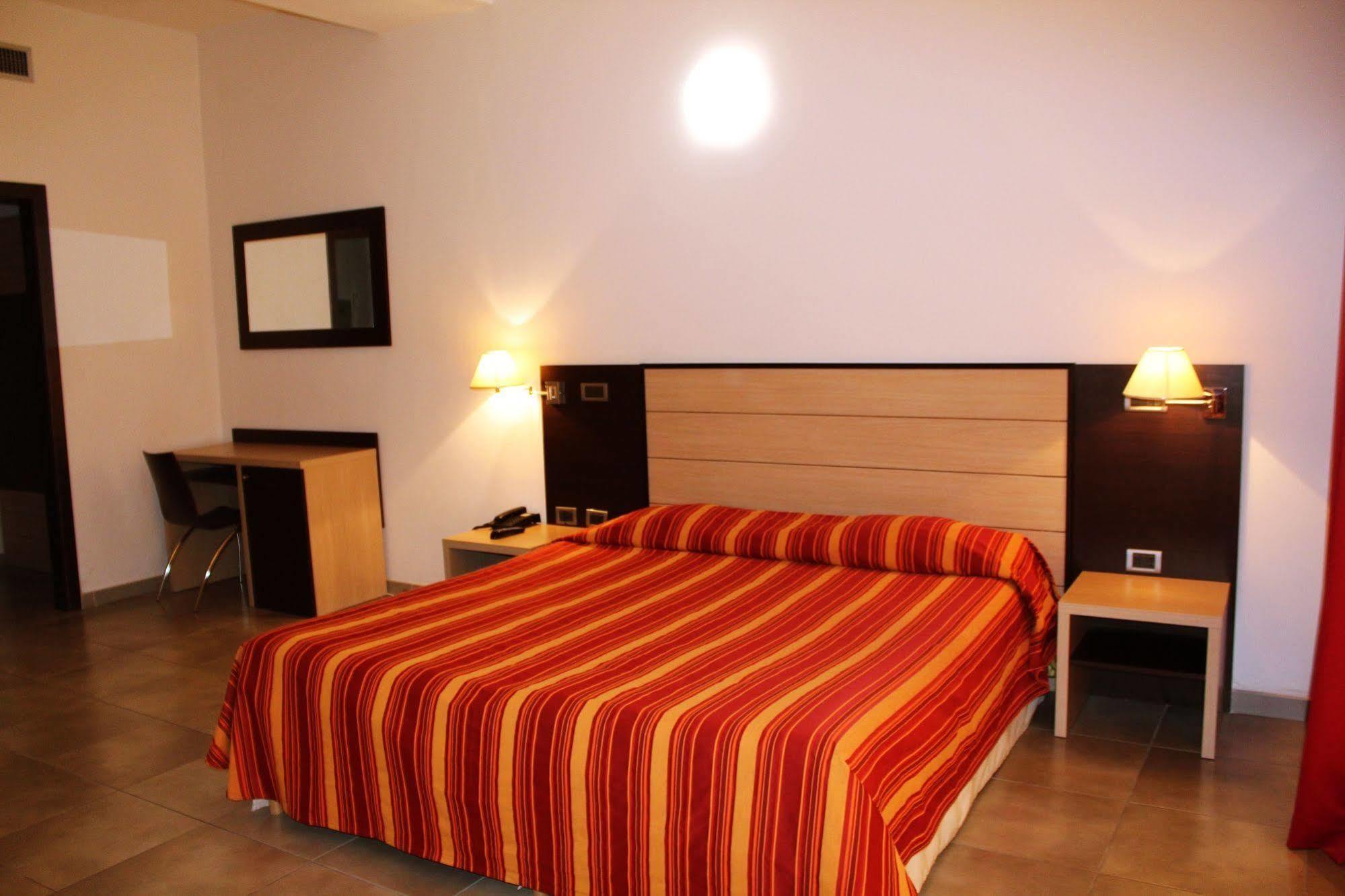 Hotel Insteia Polla Extérieur photo